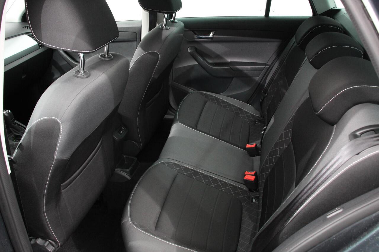 Skoda FABIA Combi 1.0 TSI DSG Ambition | Navigatie | App Connect | Camera | Cruise Control | Extra getint glas | Dab