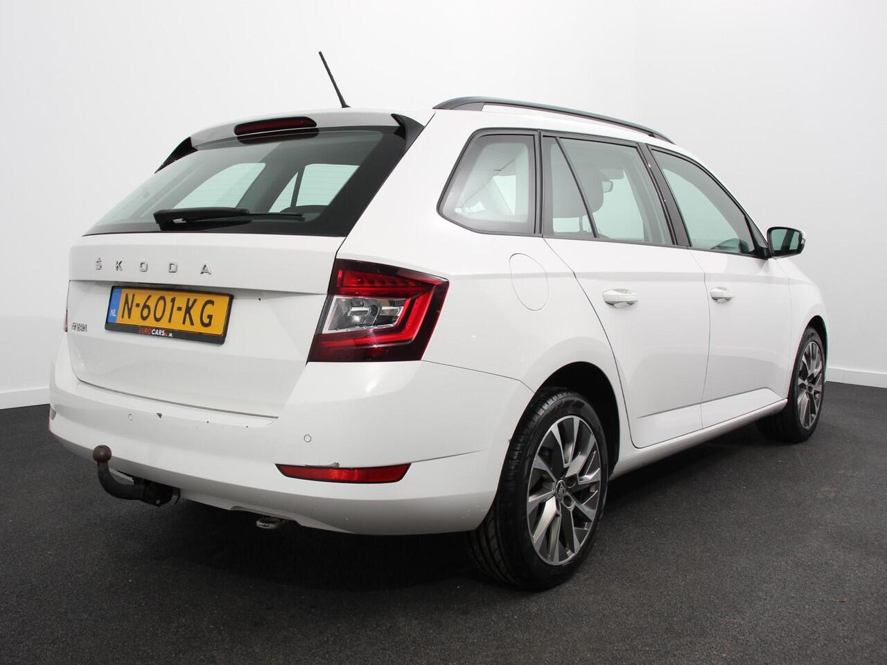 Skoda FABIA Combi 1.0 TSI Automaat Business Edition | Trekhaak | Navigatie | Apple Carplay/Android Auto | Parkeersensoren achter | Stoelverwarming | Cruise Control | Airco | | Lichtmetalen velgen