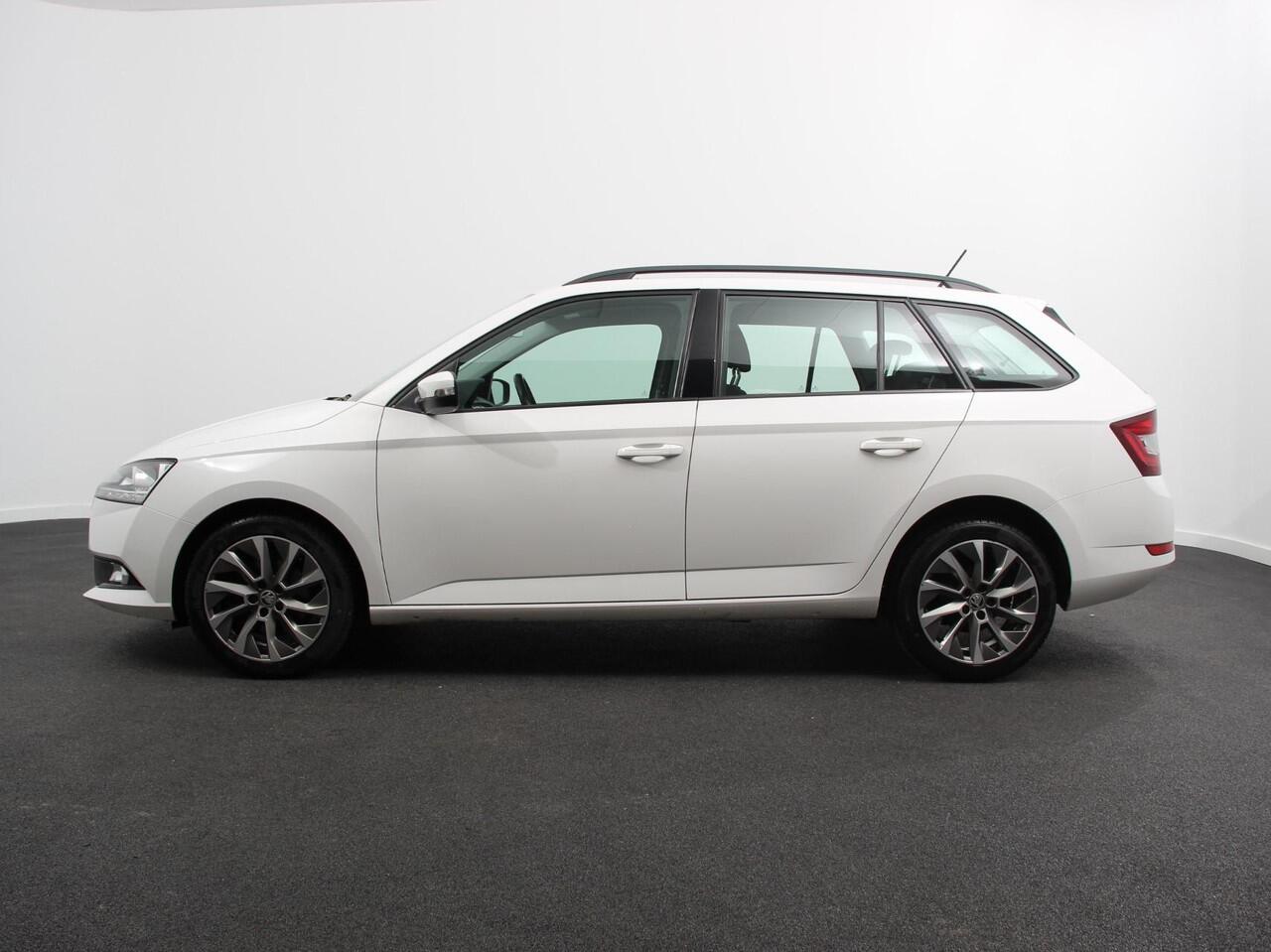 Skoda FABIA Combi 1.0 TSI Automaat Business Edition | Trekhaak | Navigatie | Apple Carplay/Android Auto | Parkeersensoren achter | Stoelverwarming | Cruise Control | Airco | | Lichtmetalen velgen