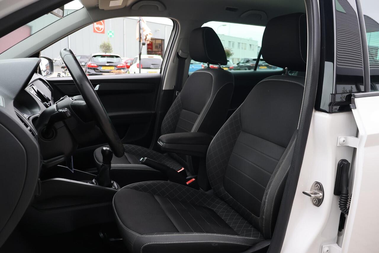 Skoda FABIA Combi 1.0 TSI Ambition 1e Eigenaar | Dealer Onderh | NL-Auto | BTW | Trekhaak | Carplay | Navi via App | Full Led | Bots Systeem | Cruise | PDC | DAB