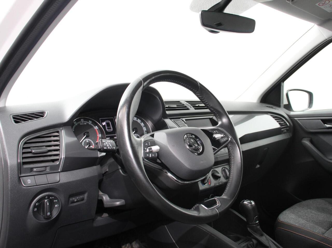 Skoda FABIA Combi 1.0 TSI Automaat Business Edition | Trekhaak | Navigatie | Apple Carplay/Android Auto | Parkeersensoren achter | Stoelverwarming | Cruise Control | Airco | | Lichtmetalen velgen