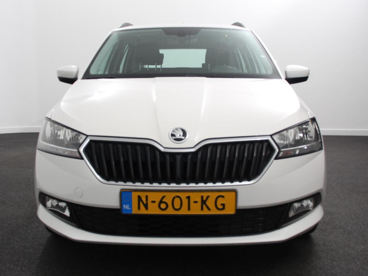 Skoda FABIA Combi 1.0 TSI Automaat Business Edition | Trekhaak | Navigatie | Apple Carplay/Android Auto | Parkeersensoren achter | Stoelverwarming | Cruise Control | Airco | | Lichtmetalen velgen