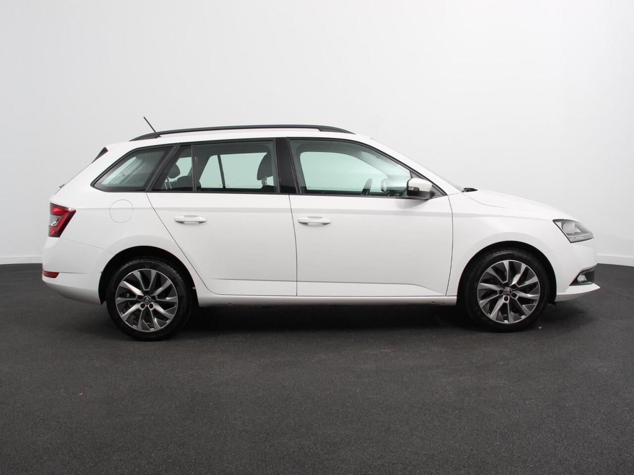 Skoda FABIA Combi 1.0 TSI Automaat Business Edition | Trekhaak | Navigatie | Apple Carplay/Android Auto | Parkeersensoren achter | Stoelverwarming | Cruise Control | Airco | | Lichtmetalen velgen