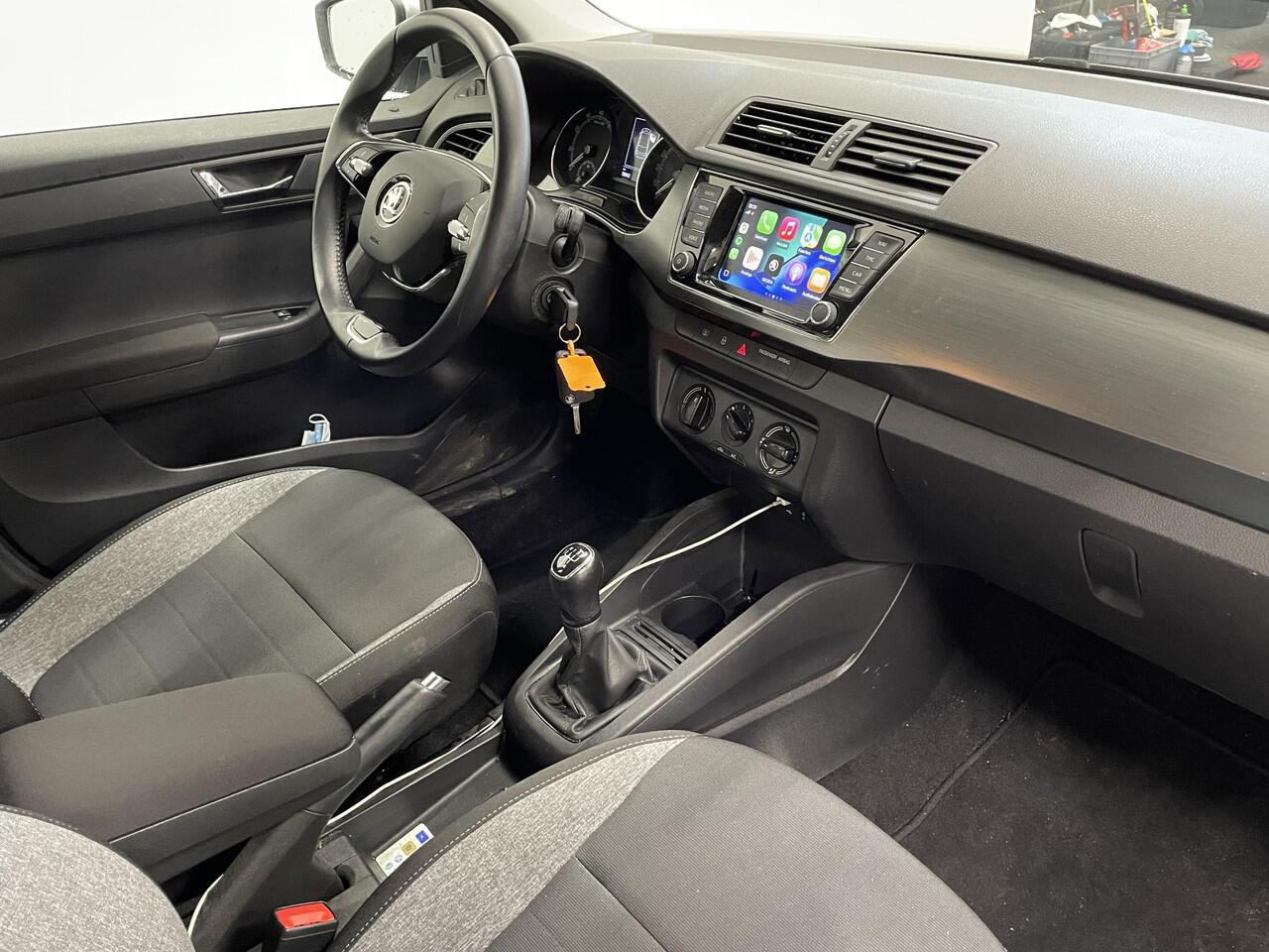 Skoda FABIA 1.0 TSI Business Edition Navigatie Apple Carplay/Android Auto Parkeersensoren achter Cruise Control Airco Lichtmetalen velgen