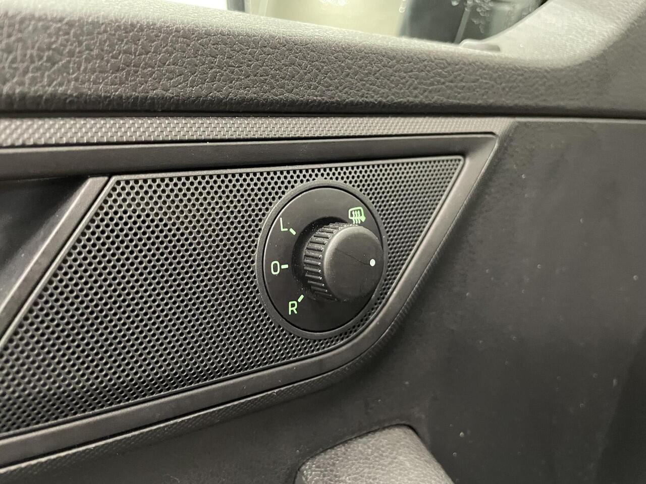 Skoda FABIA 1.0 TSI Business Edition Navigatie Apple Carplay/Android Auto Parkeersensoren achter Cruise Control Airco Lichtmetalen velgen