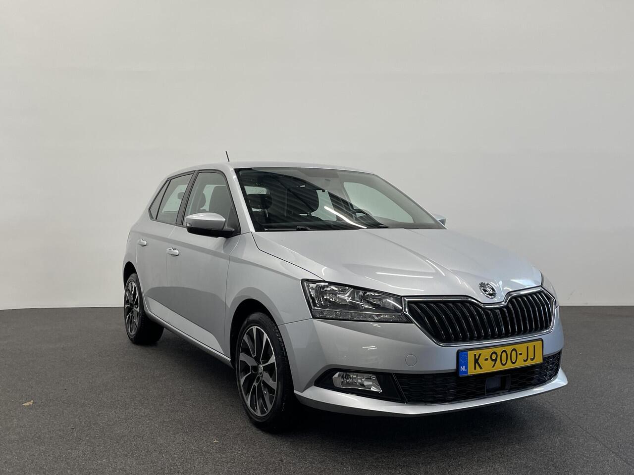 Skoda FABIA 1.0 TSI Business Edition Navigatie Apple Carplay/Android Auto Parkeersensoren achter Cruise Control Airco Lichtmetalen velgen