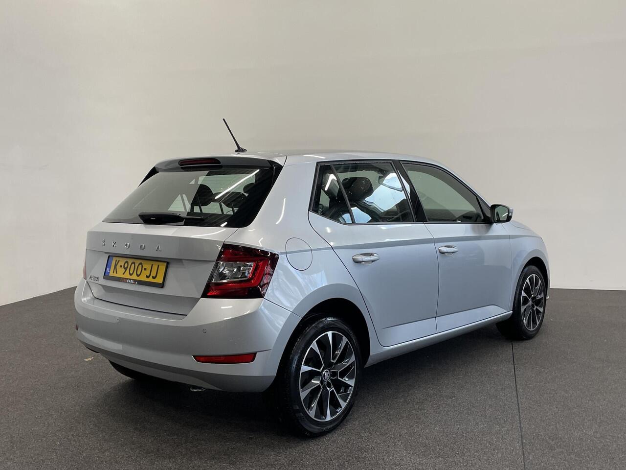 Skoda FABIA 1.0 TSI Business Edition Navigatie Apple Carplay/Android Auto Parkeersensoren achter Cruise Control Airco Lichtmetalen velgen