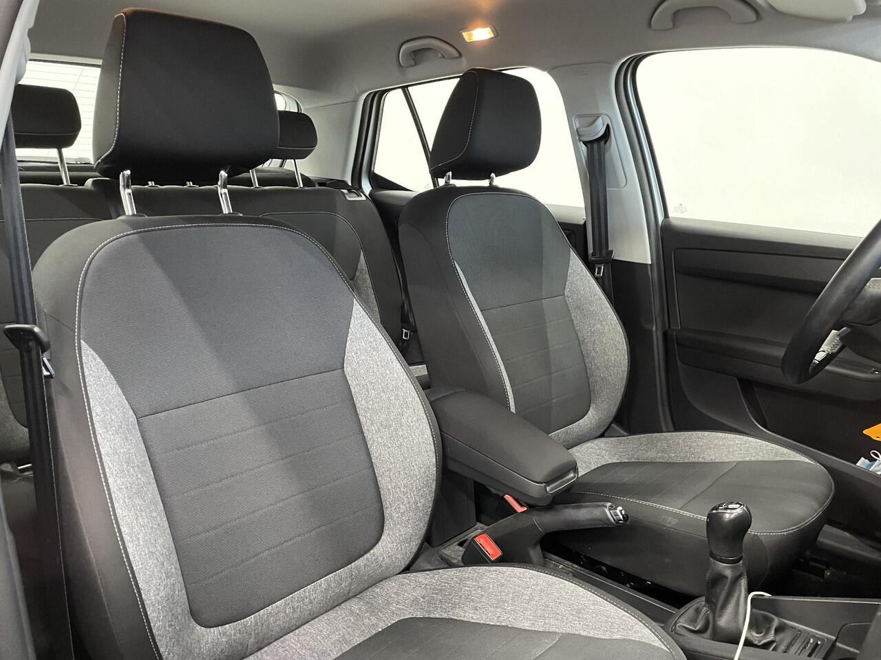 Skoda FABIA 1.0 TSI Business Edition Navigatie Apple Carplay/Android Auto Parkeersensoren achter Cruise Control Airco Lichtmetalen velgen