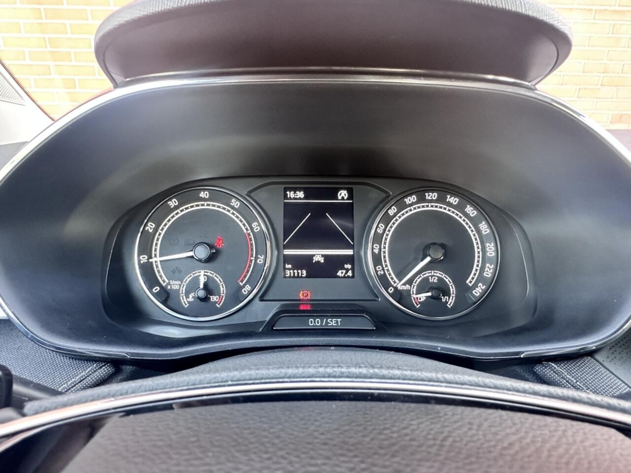 Skoda FABIA 1.0 TSI Style Bi-Tone: Stijlvol, Zuinig & Dealer onderhouden!