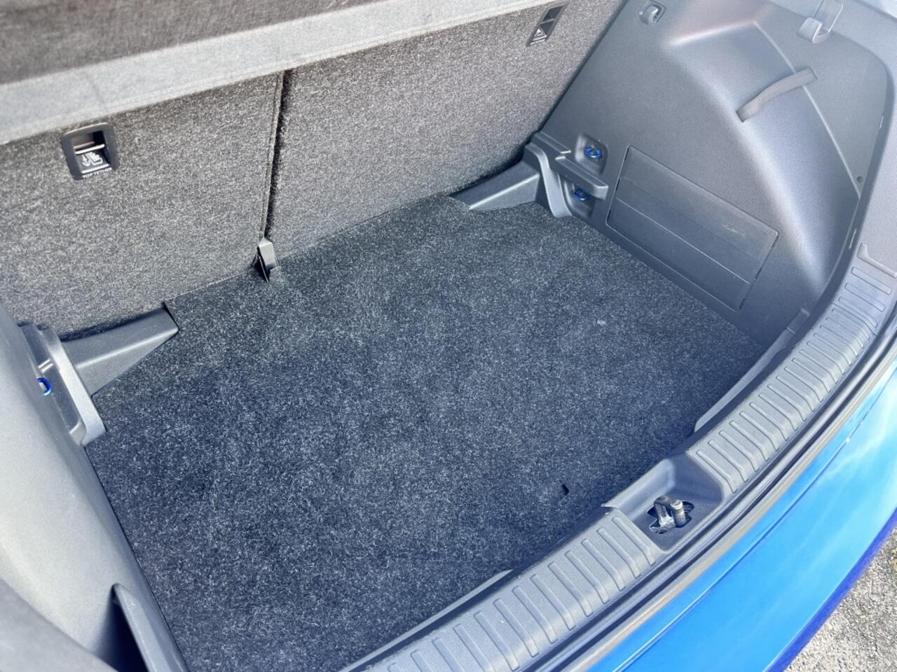 Skoda FABIA 1.0 TSI Style Bi-Tone: Stijlvol, Zuinig & Dealer onderhouden!