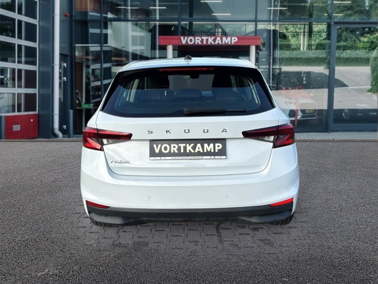 Skoda FABIA 1.0 TSI DSG AMBITION NAVI/CARPLAY/CRUISE/PDC/STOELVERW