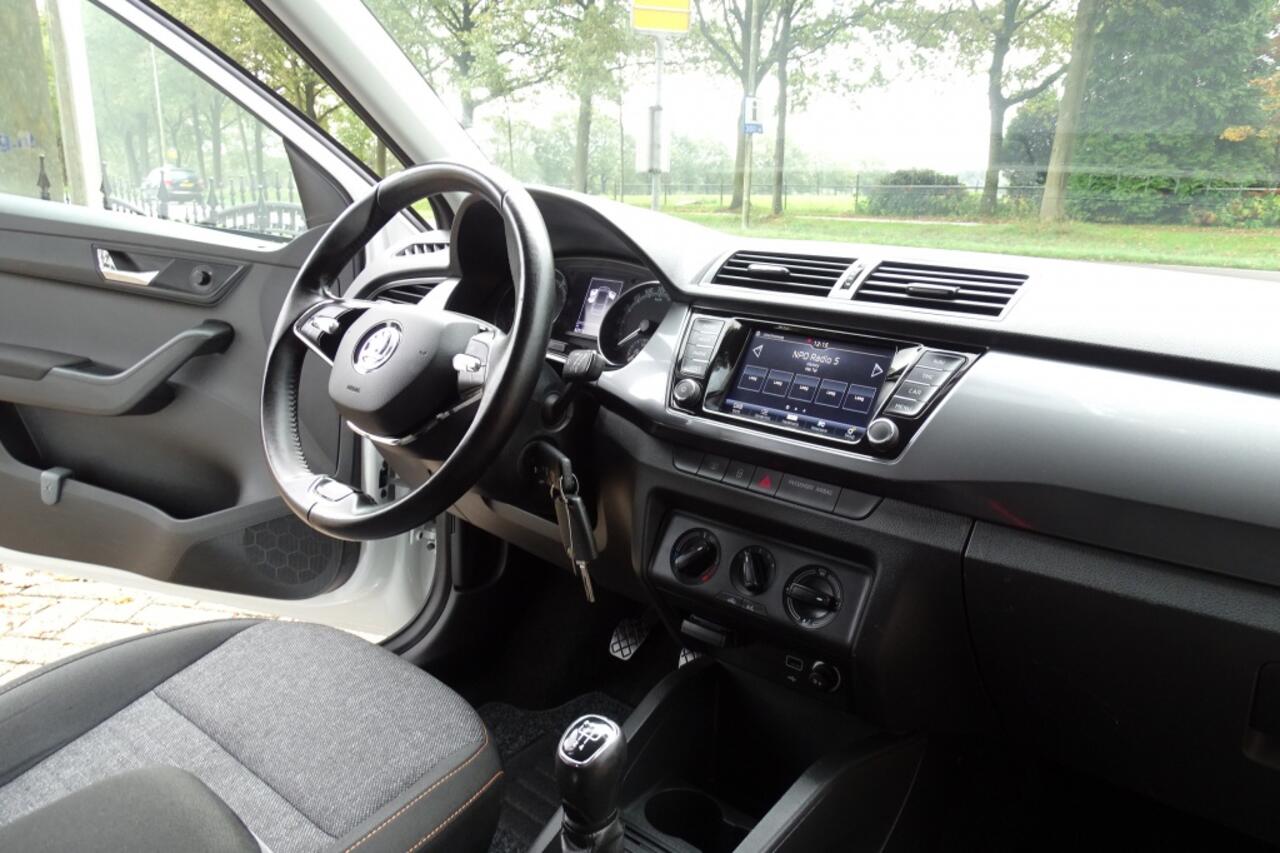 Skoda FABIA 1.0 TSI Bus. Edition Navigatie Trekhaak 1e eig