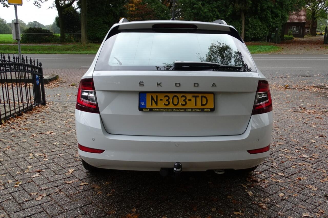 Skoda FABIA Combi 1.0 TSI Bus. Edition Navigatie Trekhaak 1e eig