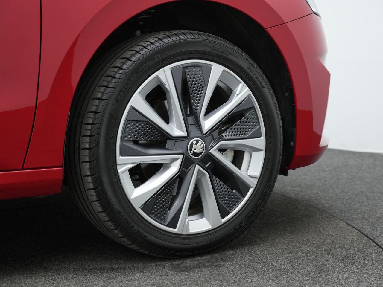 Skoda FABIA 1.0 TSI 110 pk Style | Adaptive Cruise | Navigatie | Parkeersensoren voor/achter | Keyless Entry | Carplay