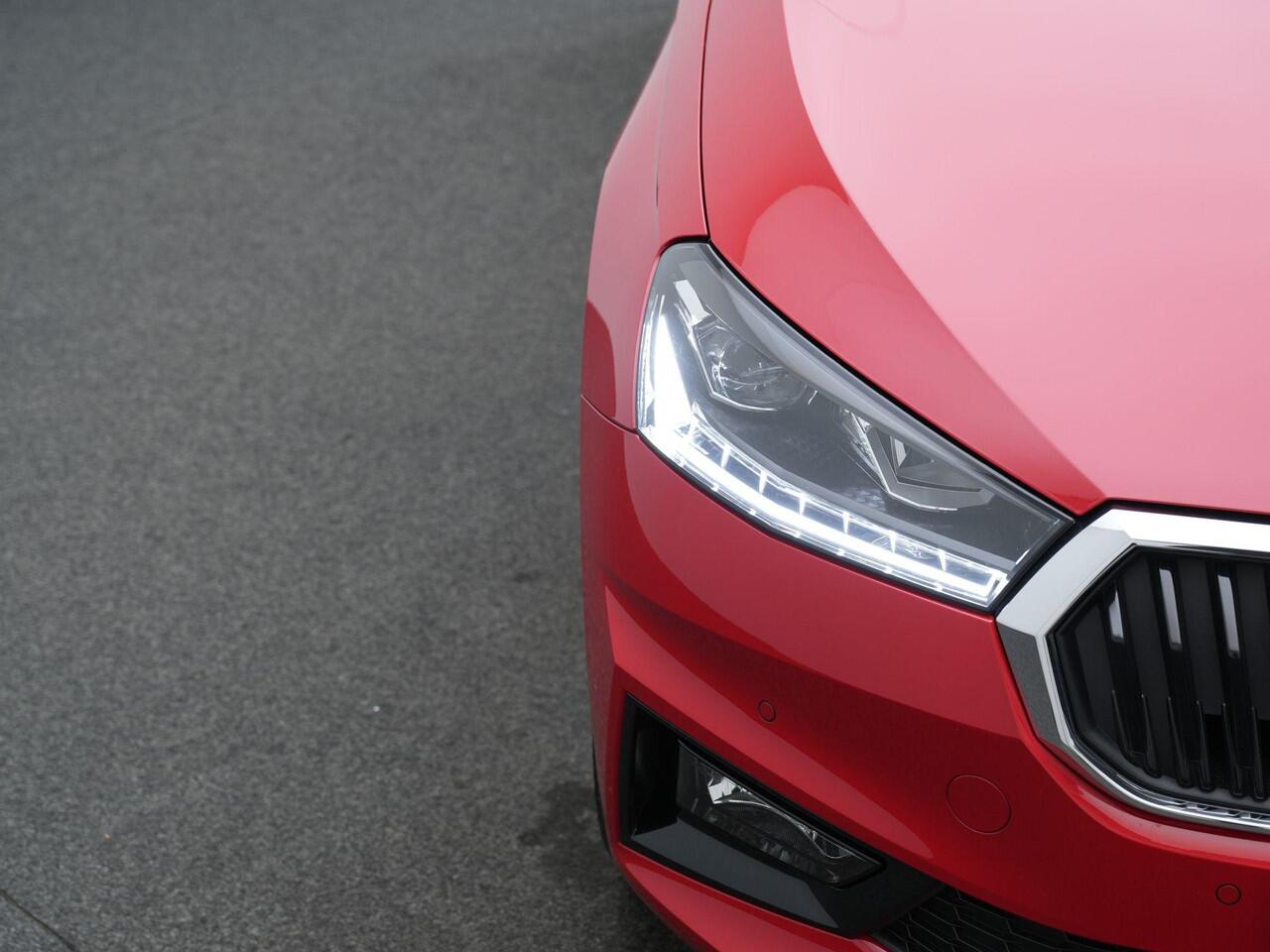 Skoda FABIA 1.0 TSI 110 pk Style | Adaptive Cruise | Navigatie | Parkeersensoren voor/achter | Keyless Entry | Carplay