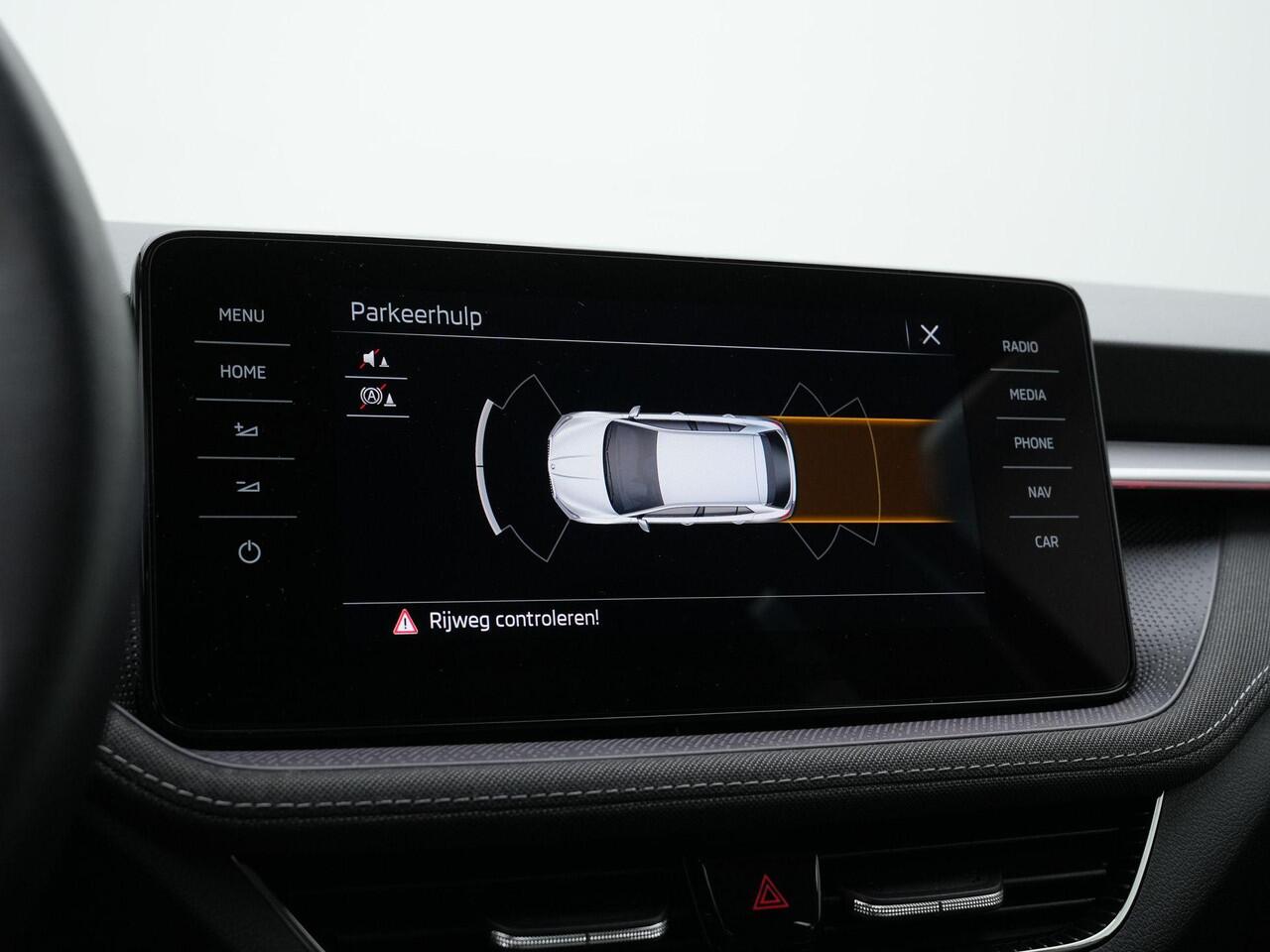 Skoda FABIA 1.0 TSI 110 pk Style | Adaptive Cruise | Navigatie | Parkeersensoren voor/achter | Keyless Entry | Carplay