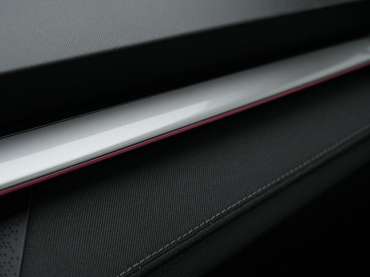 Skoda FABIA 1.0 TSI 110 pk Style | Adaptive Cruise | Navigatie | Parkeersensoren voor/achter | Keyless Entry | Carplay