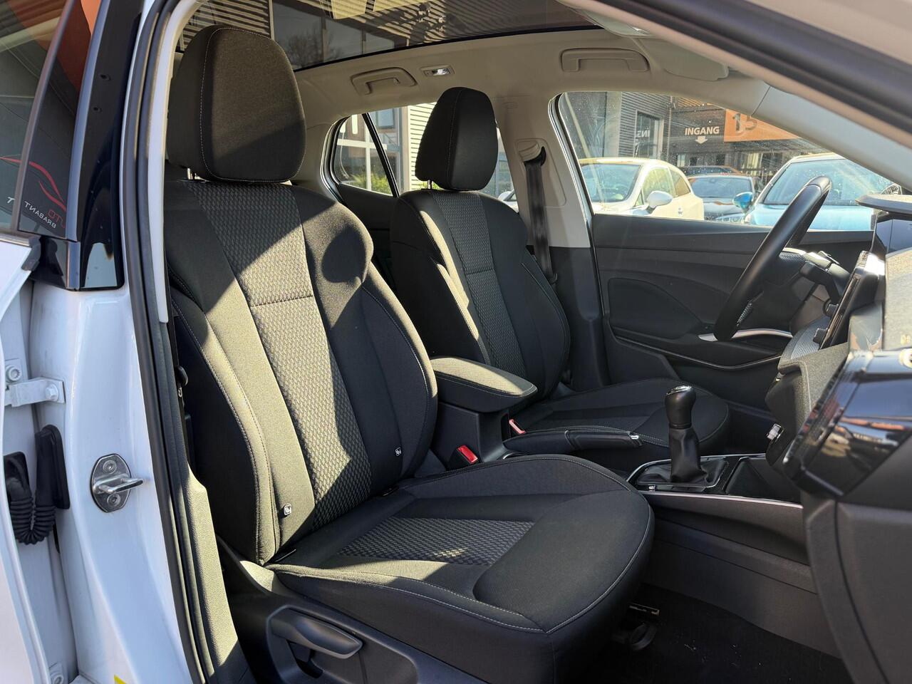 Skoda FABIA 1.0 TSI Color Edition Pano Camera CarPlay