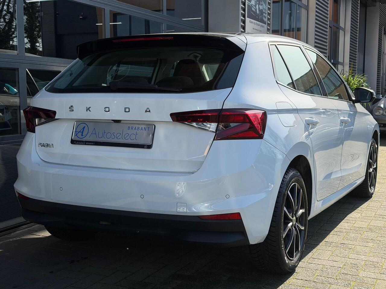 Skoda FABIA 1.0 TSI Color Edition Pano Camera CarPlay