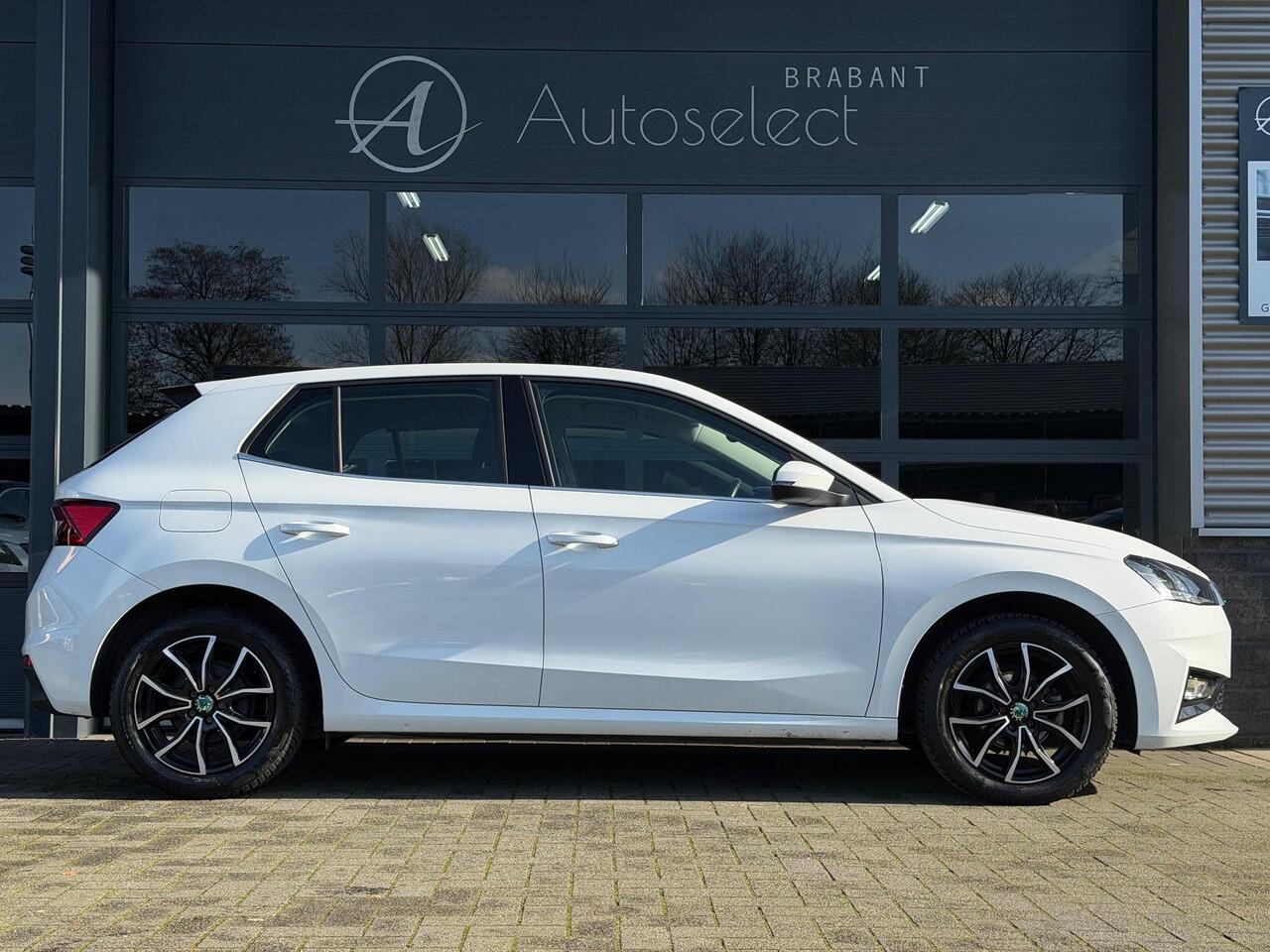 Skoda FABIA 1.0 TSI Color Edition Pano Camera CarPlay