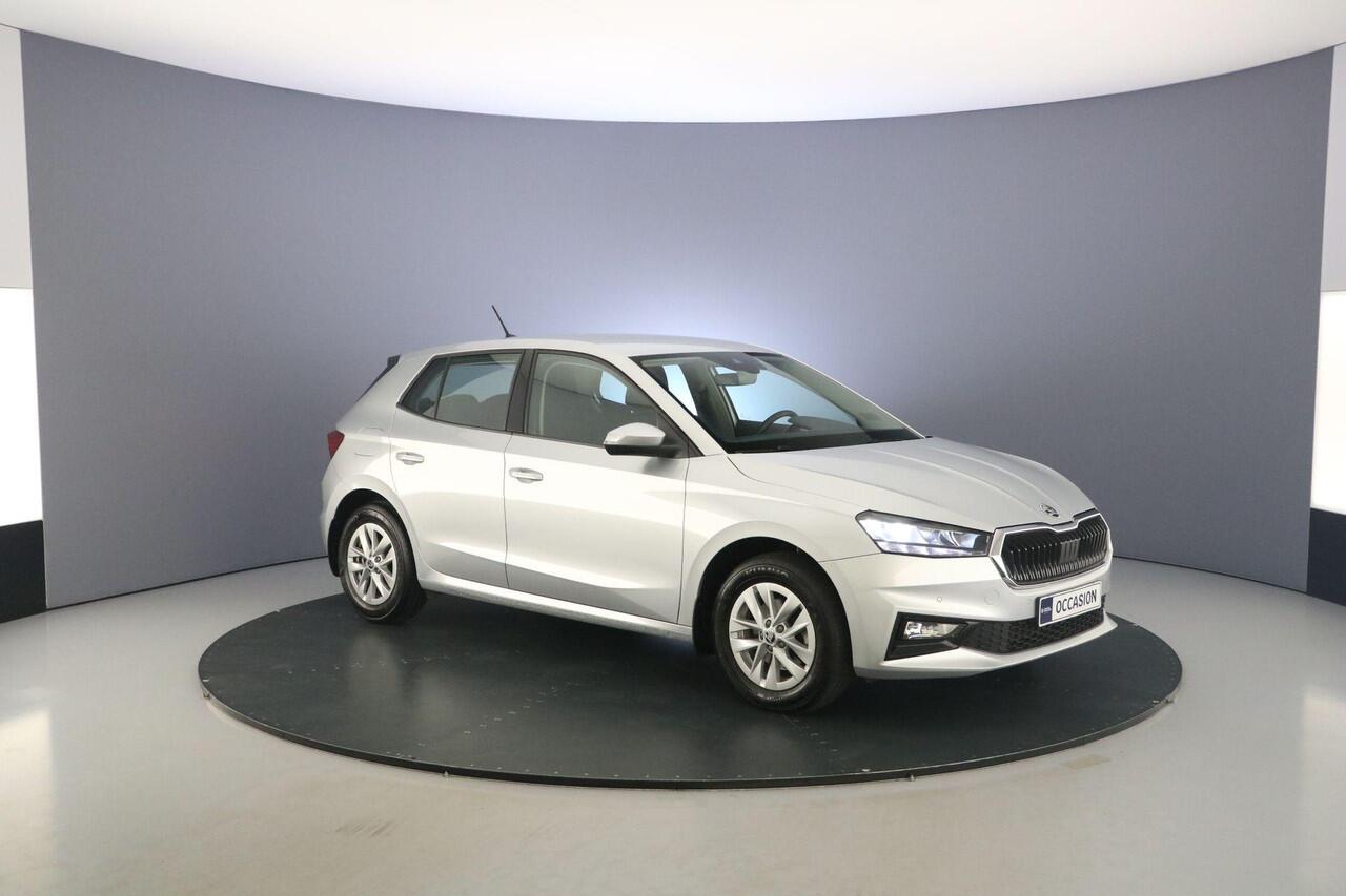 Skoda FABIA Ambition 1.0 TSI 110pk DSG Automaat Cruise control, Parkeersensoren, Stoelverwarming, Airco, DAB, Radio, LED koplampen, App connect, Bluetooth