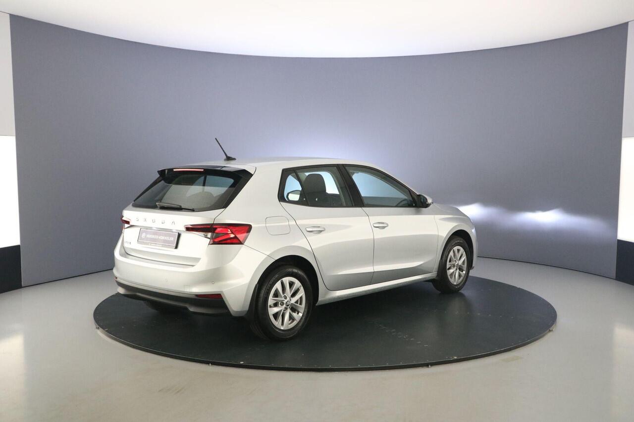Skoda FABIA Ambition 1.0 TSI 110pk DSG Automaat Cruise control, Parkeersensoren, Stoelverwarming, Airco, DAB, Radio, LED koplampen, App connect, Bluetooth