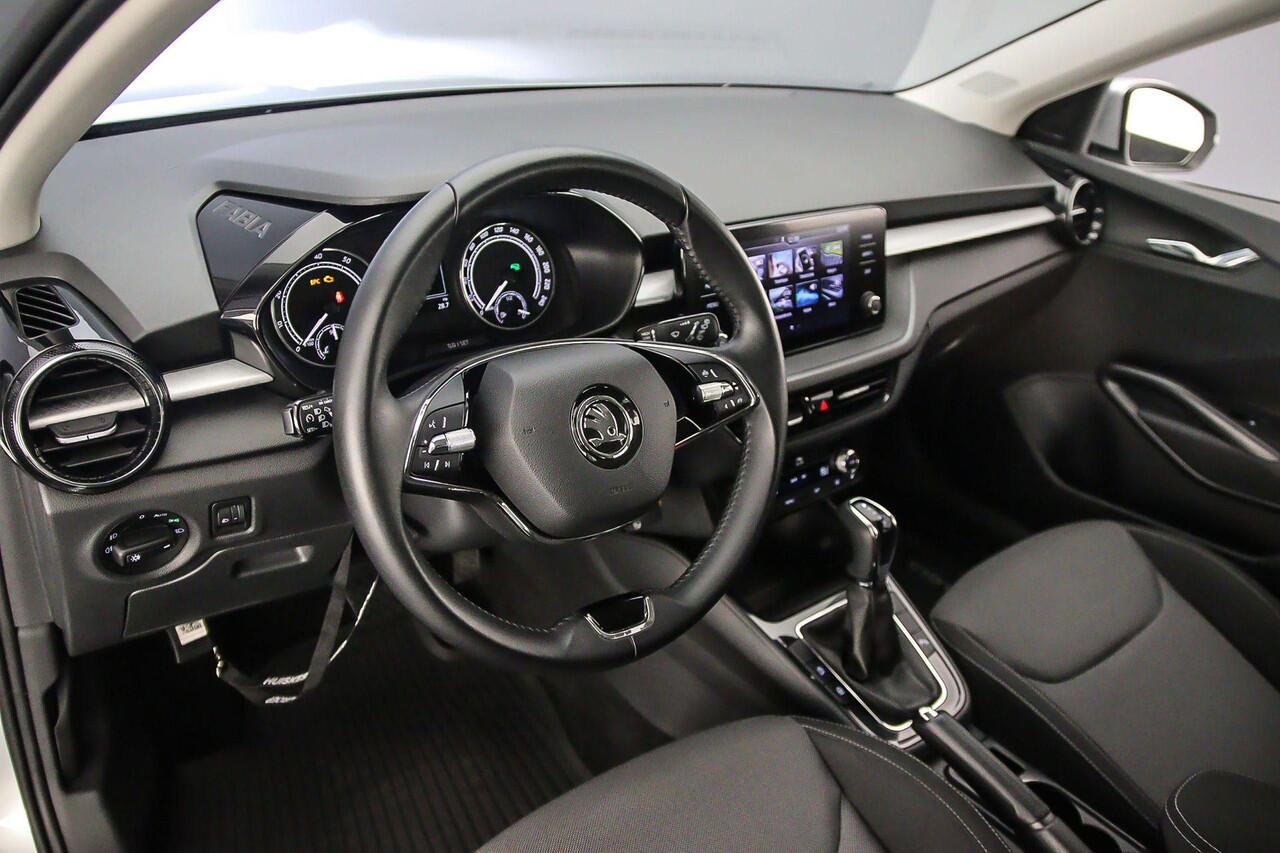 Skoda FABIA Ambition 1.0 TSI 110pk DSG Automaat Cruise control, Parkeersensoren, Airco, Stoelverwarming, DAB, Radio, LED koplampen, App connect, Bluetooth