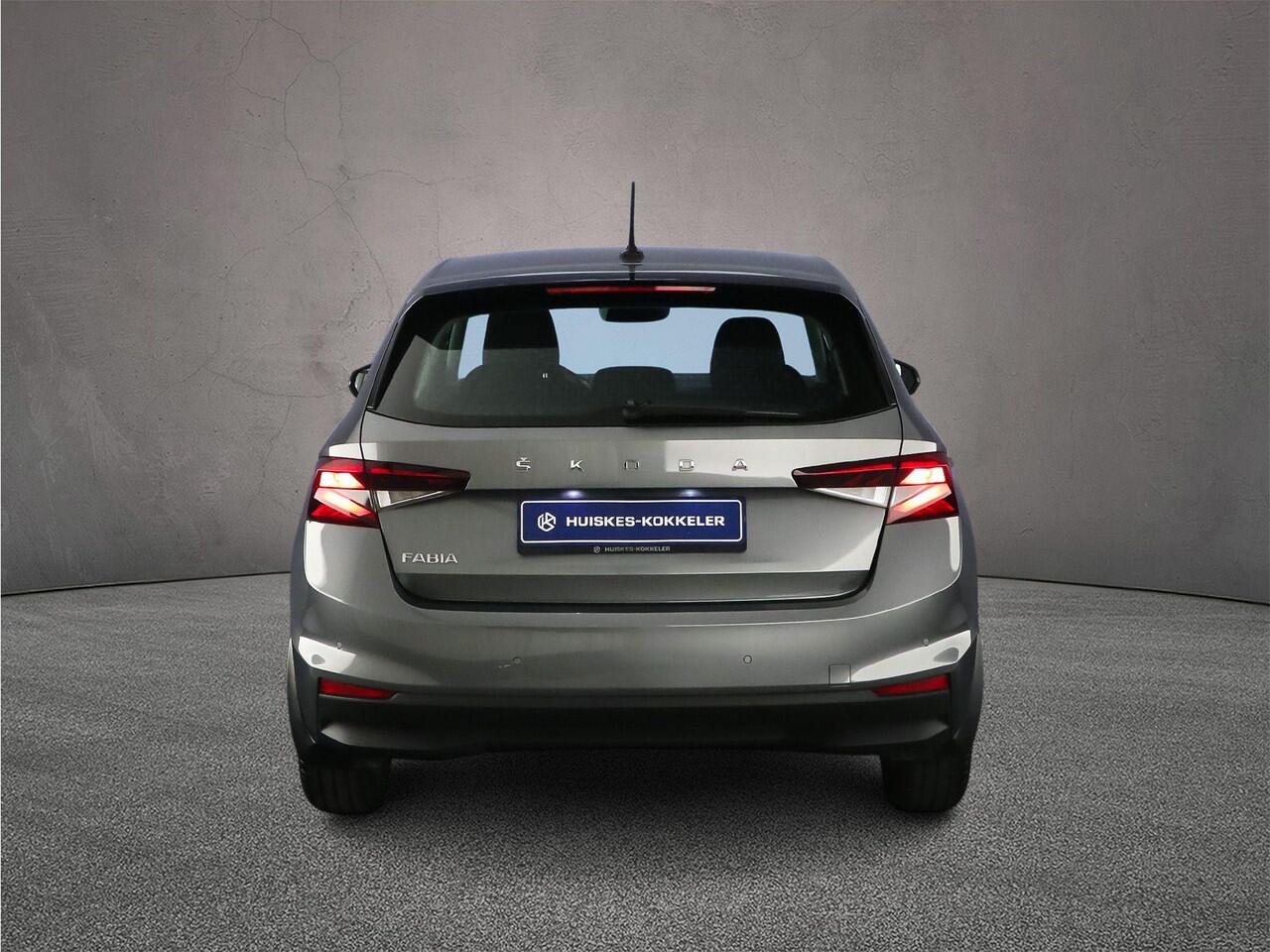 Skoda FABIA Ambition 1.0 TSI 110pk DSG Automaat Cruise control, Parkeersensoren, Airco, Stoelverwarming, DAB, Radio, App connect, LED koplampen