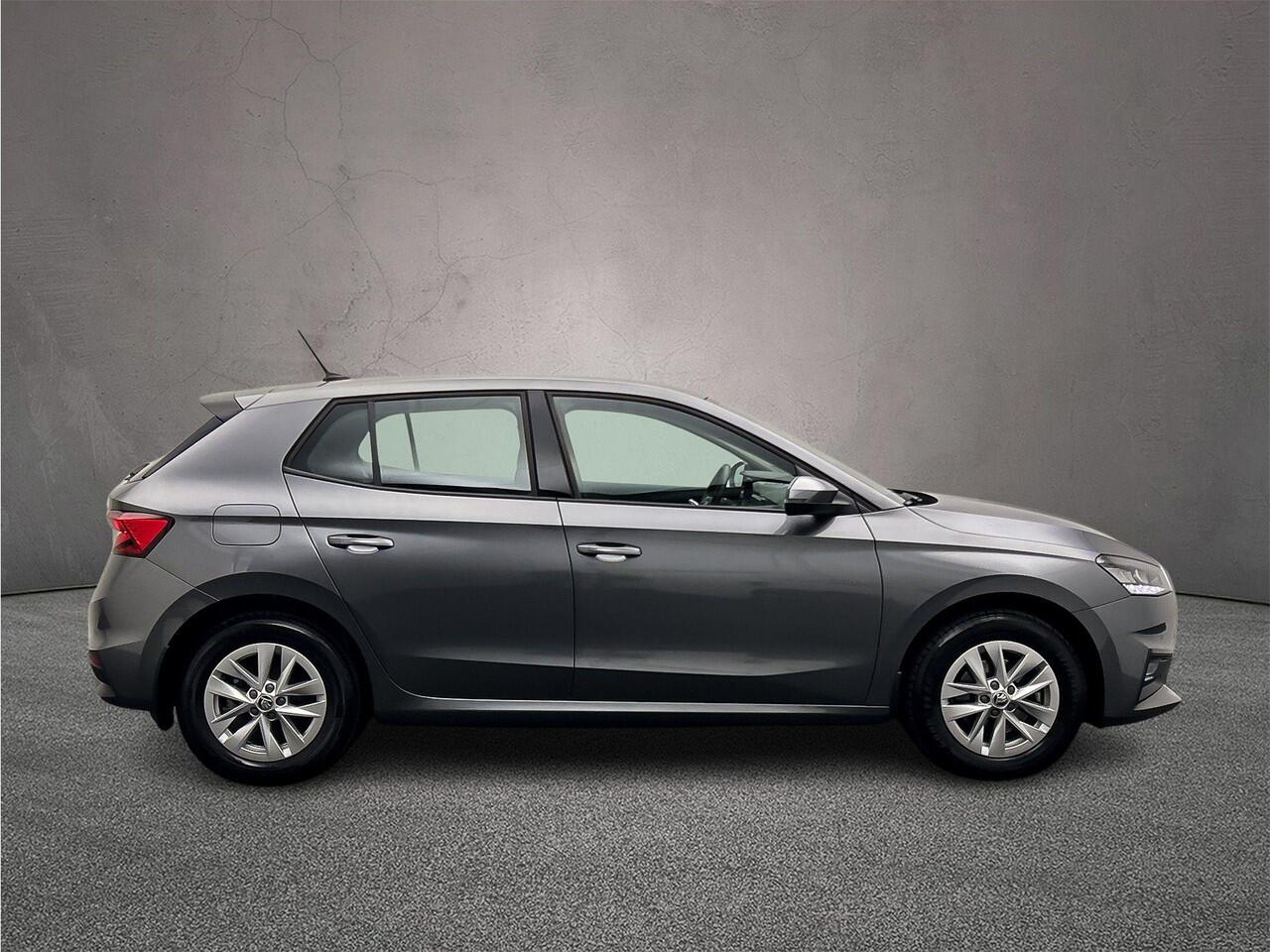 Skoda FABIA Ambition 1.0 TSI 110pk DSG Automaat Cruise control, Parkeersensoren, Stoelverwarming, Airco, DAB, Radio, Bluetooth, App connect, LED koplampen