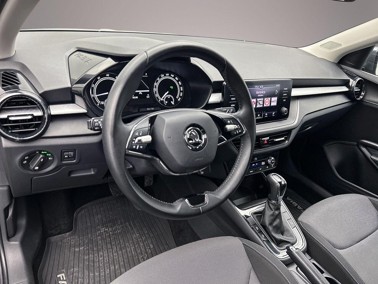 Skoda FABIA Ambition 1.0 TSI 110pk DSG Automaat Cruise control, Parkeersensoren, Stoelverwarming, Airco, DAB, Radio, Bluetooth, App connect, LED koplampen