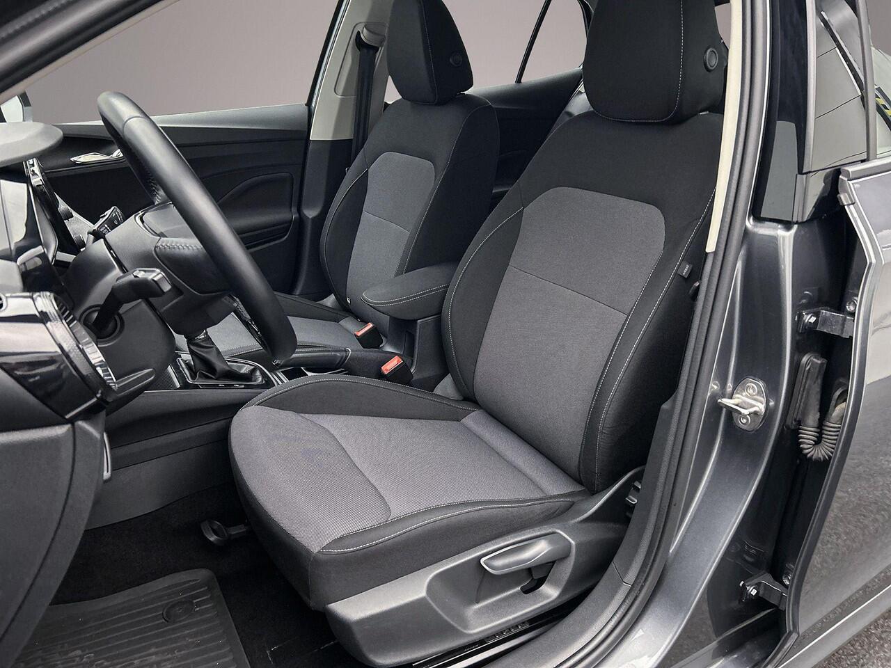 Skoda FABIA Ambition 1.0 TSI 110pk DSG Automaat Cruise control, Parkeersensoren, Stoelverwarming, Airco, DAB, Radio, Bluetooth, App connect, LED koplampen