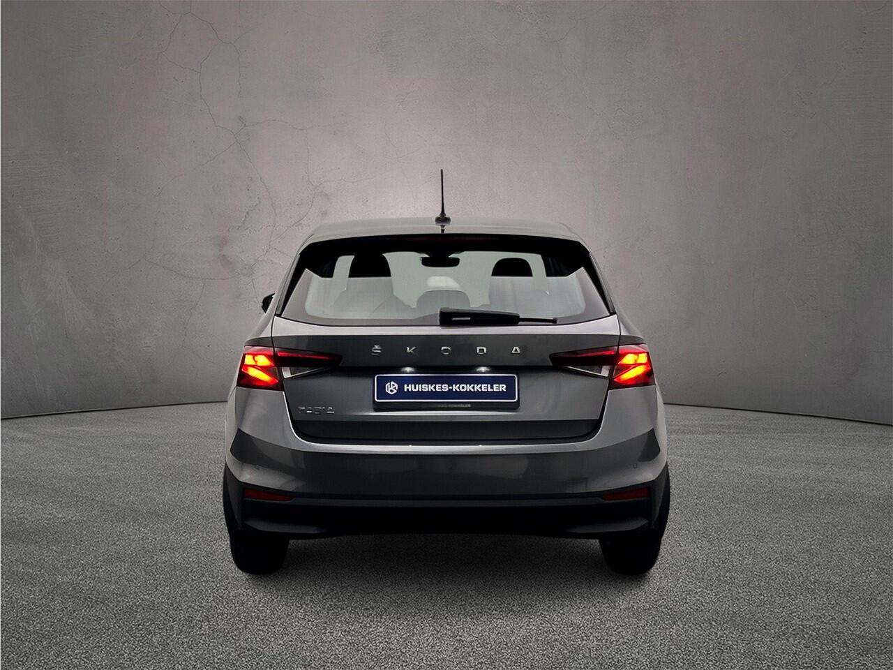 Skoda FABIA Ambition 1.0 TSI 110pk DSG Automaat Cruise control, Parkeersensoren, Stoelverwarming, Airco, DAB, Radio, Bluetooth, App connect, LED koplampen