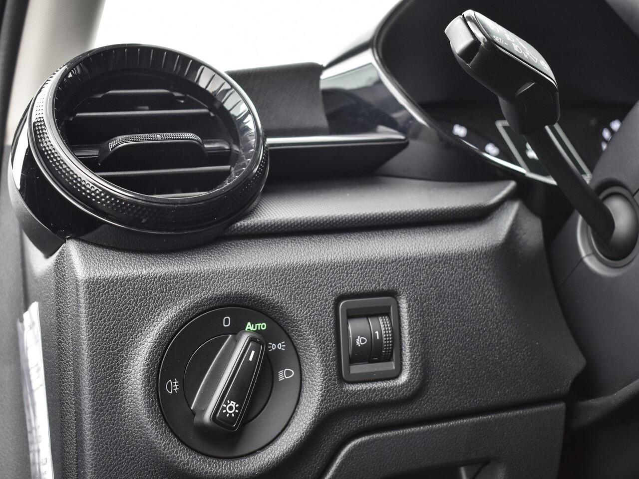 Skoda FABIA 1.0 TSI 95pk Active · Apple/Android Car Play · Cruise Control · Airco · DAB · 15'' Inch · Garantie t/m 06-03-2027 of 100.000km