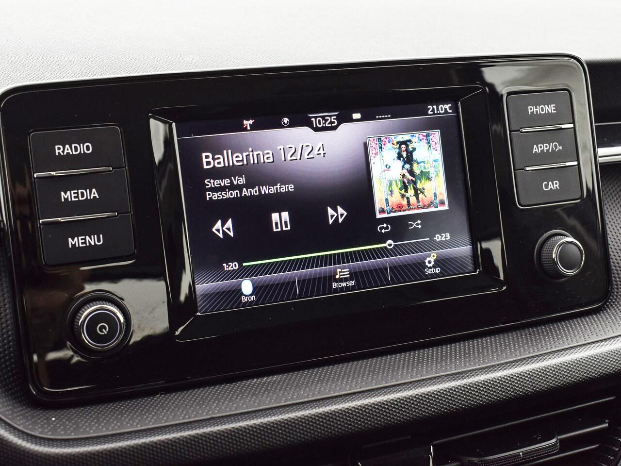 Skoda FABIA 1.0 TSI 95pk Active · Apple/Android Car Play · Cruise Control · Airco · DAB · 15'' Inch · Garantie t/m 06-03-2027 of 100.000km