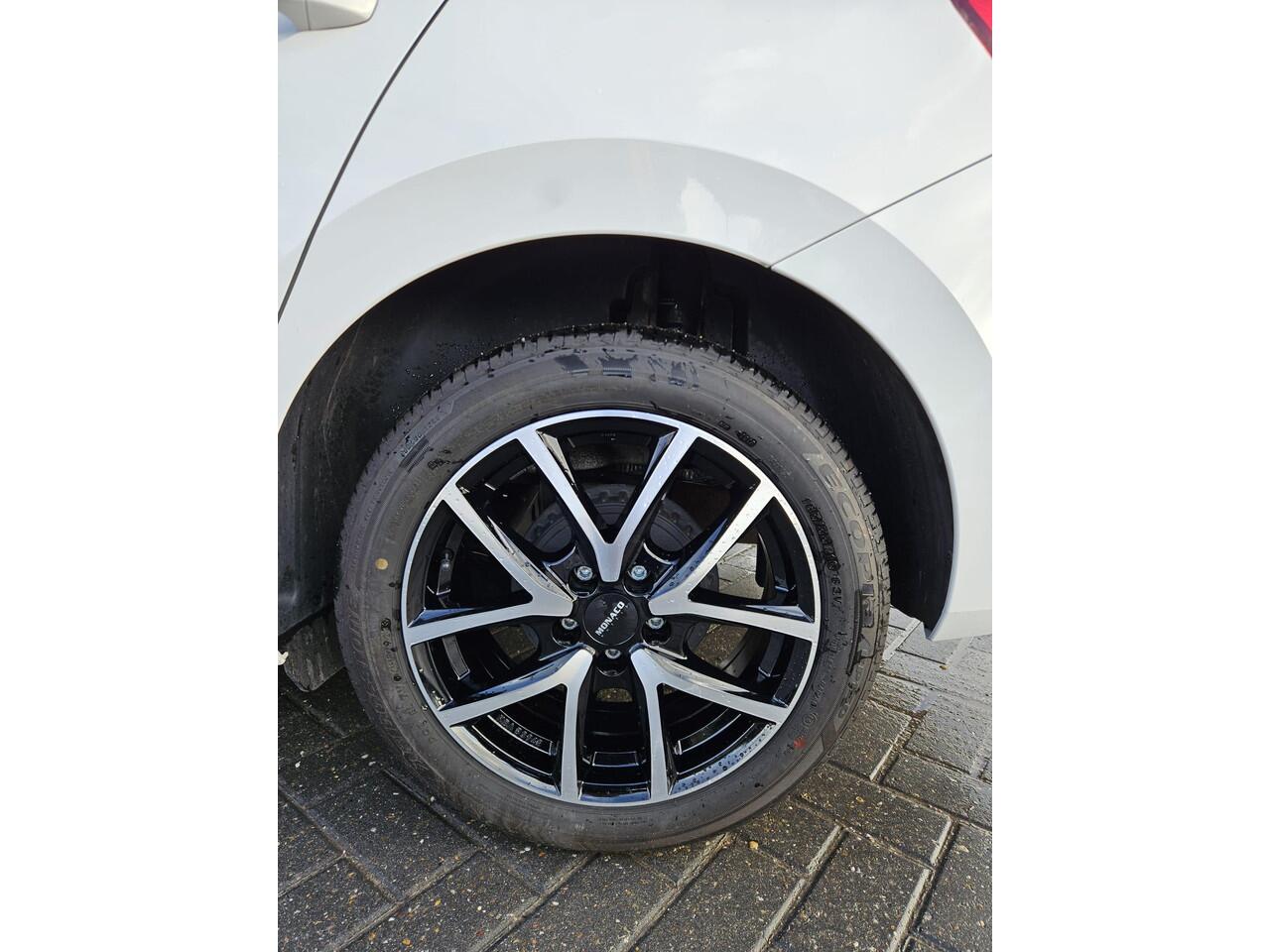 Skoda FABIA 1.0 MPI Ambition stoelverwarming. led.