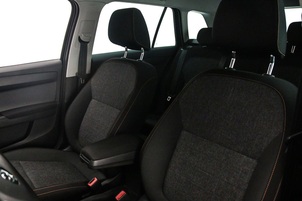 Skoda FABIA Combi Business Edition 1.0 TSI 95pk Navigatie, Cruise control, App connect, Parkeersensor achter, Airco, Bluetooth, LED dagrijverlichting