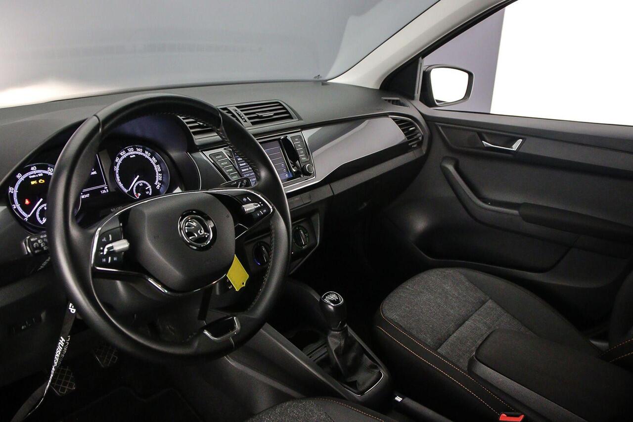 Skoda FABIA Combi Business Edition 1.0 TSI 95pk Navigatie, Cruise control, App connect, Parkeersensor achter, Airco, Bluetooth, LED dagrijverlichting