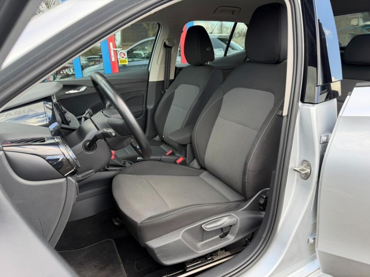 Skoda FABIA 1.0 TSi Automaat Navi Carplay Led Airco 2023
