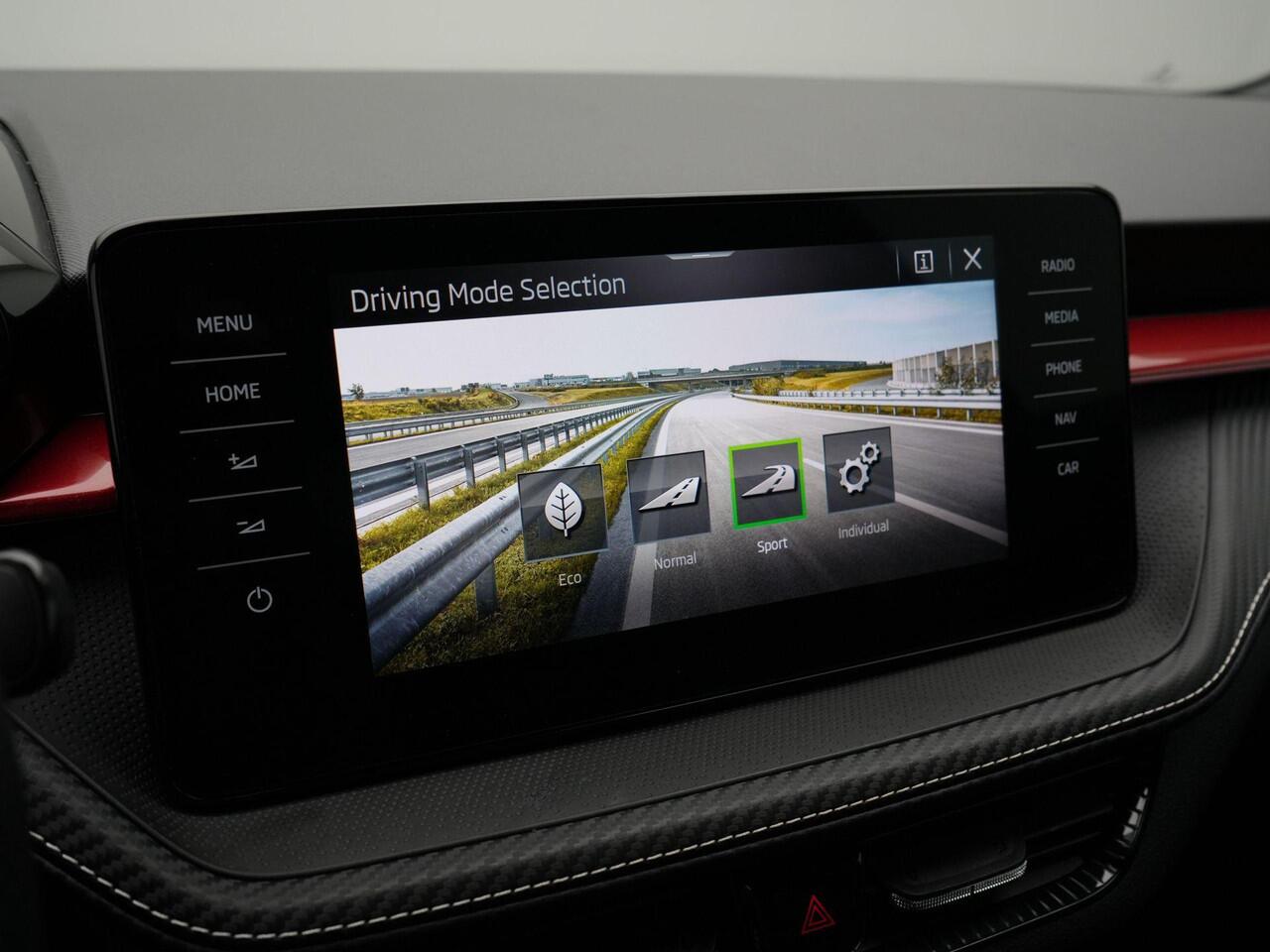 Skoda FABIA 1.0 TSI 95 pk Monte Carlo | Navigatie | Parkeersensoren achter | Virtual Cockpit | Keyless