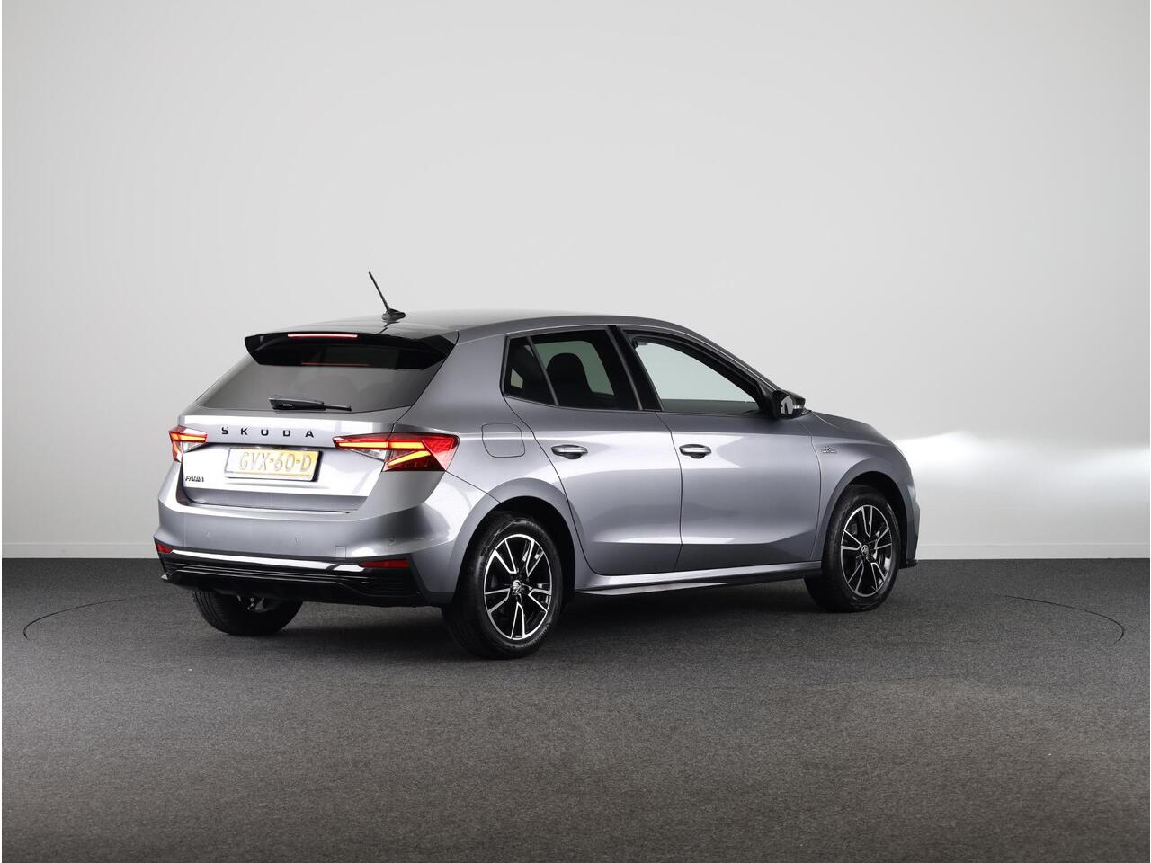 Skoda FABIA 1.0 TSI Monte Carlo 95 pk | Private lease vanaf Verlengde garantie | Navigatie via App | Parkeersensoren | Achteruitrijcamera | LED koplampen | Stoelverwarming |