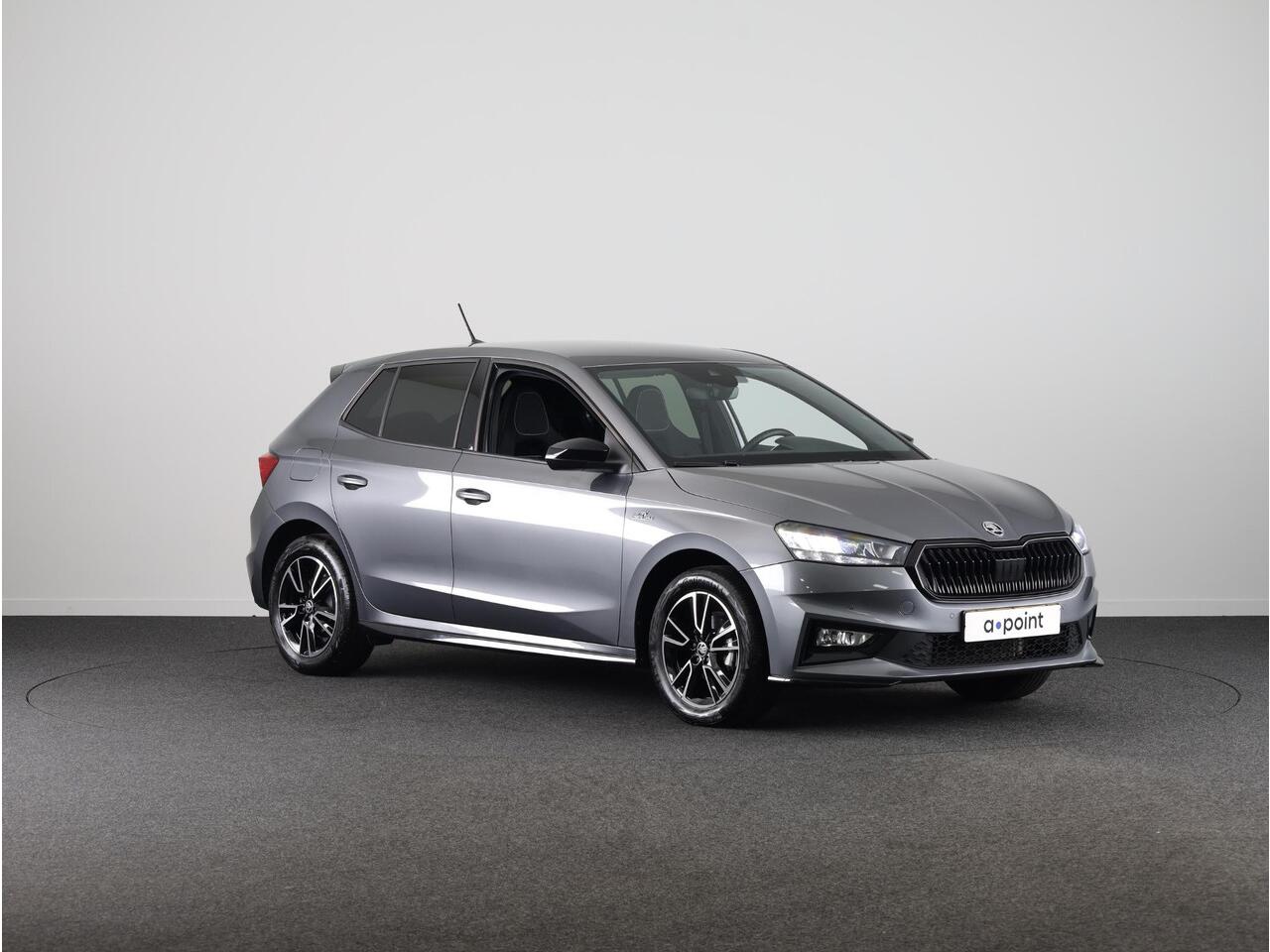 Skoda FABIA 1.0 TSI Monte Carlo 95 pk | Private lease vanaf Verlengde garantie | Navigatie via App | Parkeersensoren | Achteruitrijcamera | LED koplampen | Stoelverwarming |