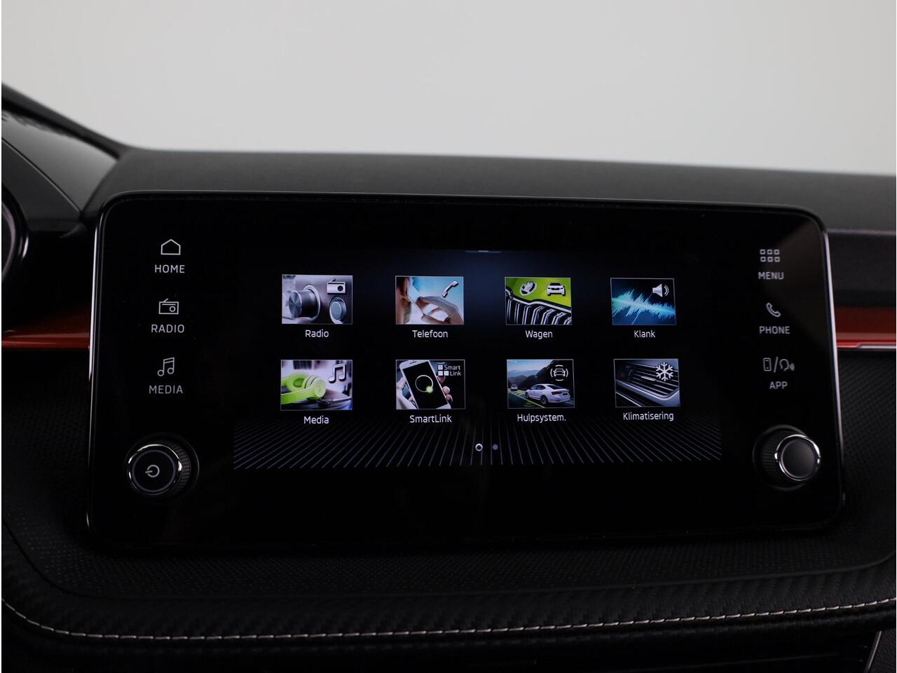 Skoda FABIA 1.0 TSI Monte Carlo 95 pk | Verlengde garantie | Navigatie via App | Parkeersensoren | Achteruitrijcamera | LED koplampen | Stoelverwarming |