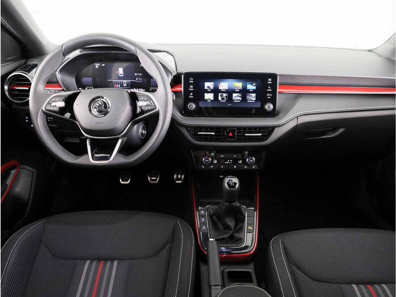 Skoda FABIA 1.0 TSI Monte Carlo 95 pk | Verlengde garantie | Navigatie via App | Parkeersensoren | Achteruitrijcamera | LED koplampen | Stoelverwarming |