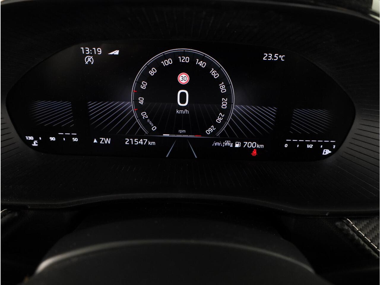 Skoda FABIA 1.0 TSI Monte Carlo 95 pk | Verlengde garantie | Navigatie via App | Parkeersensoren | Achteruitrijcamera | LED koplampen | Stoelverwarming |