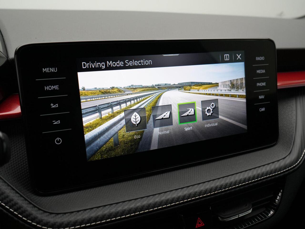 Skoda FABIA 1.0 TSI 95 pk Monte Carlo | Navigatie | Parkeersensoren achter | Climatronic | Carplay