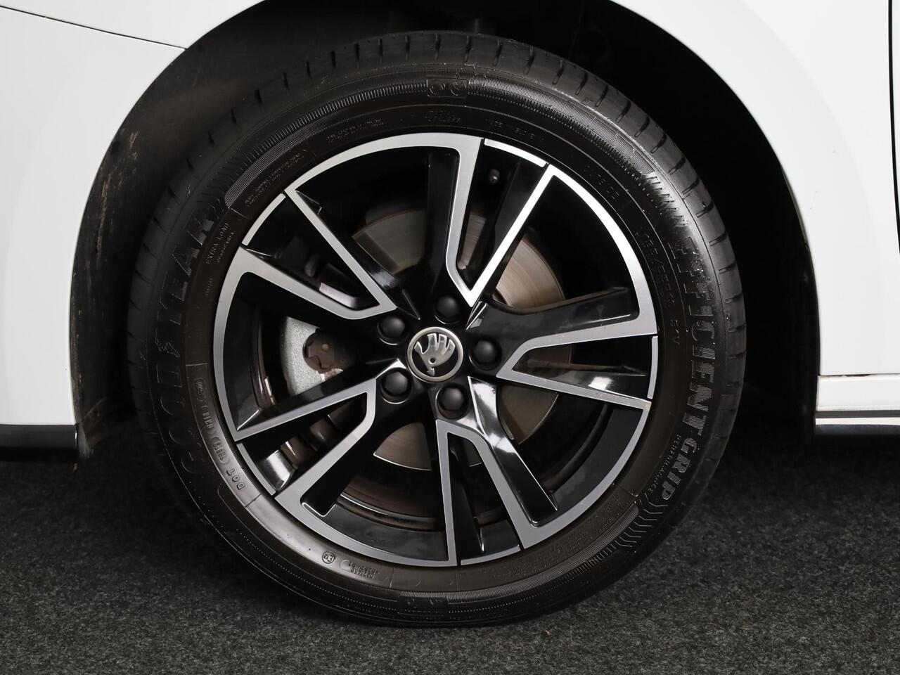 Skoda FABIA 1.0 TSI Monte Carlo 115 pk Automaat (DSG) | Adaptive Cruise Control | Navigatie via App | Parkeersensoren | Achteruitrijcamera | LED koplampen |