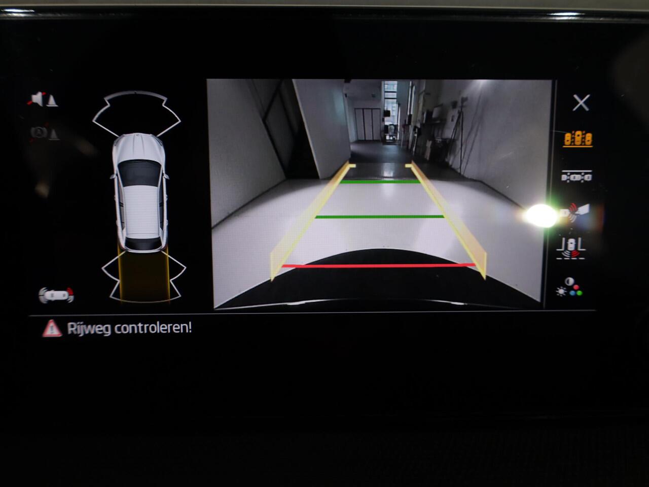 Skoda FABIA 1.0 TSI Monte Carlo 95 pk | Verlengde garantie | Navigatie via App | Parkeersensoren | Achteruitrijcamera | Stoelverwarming |