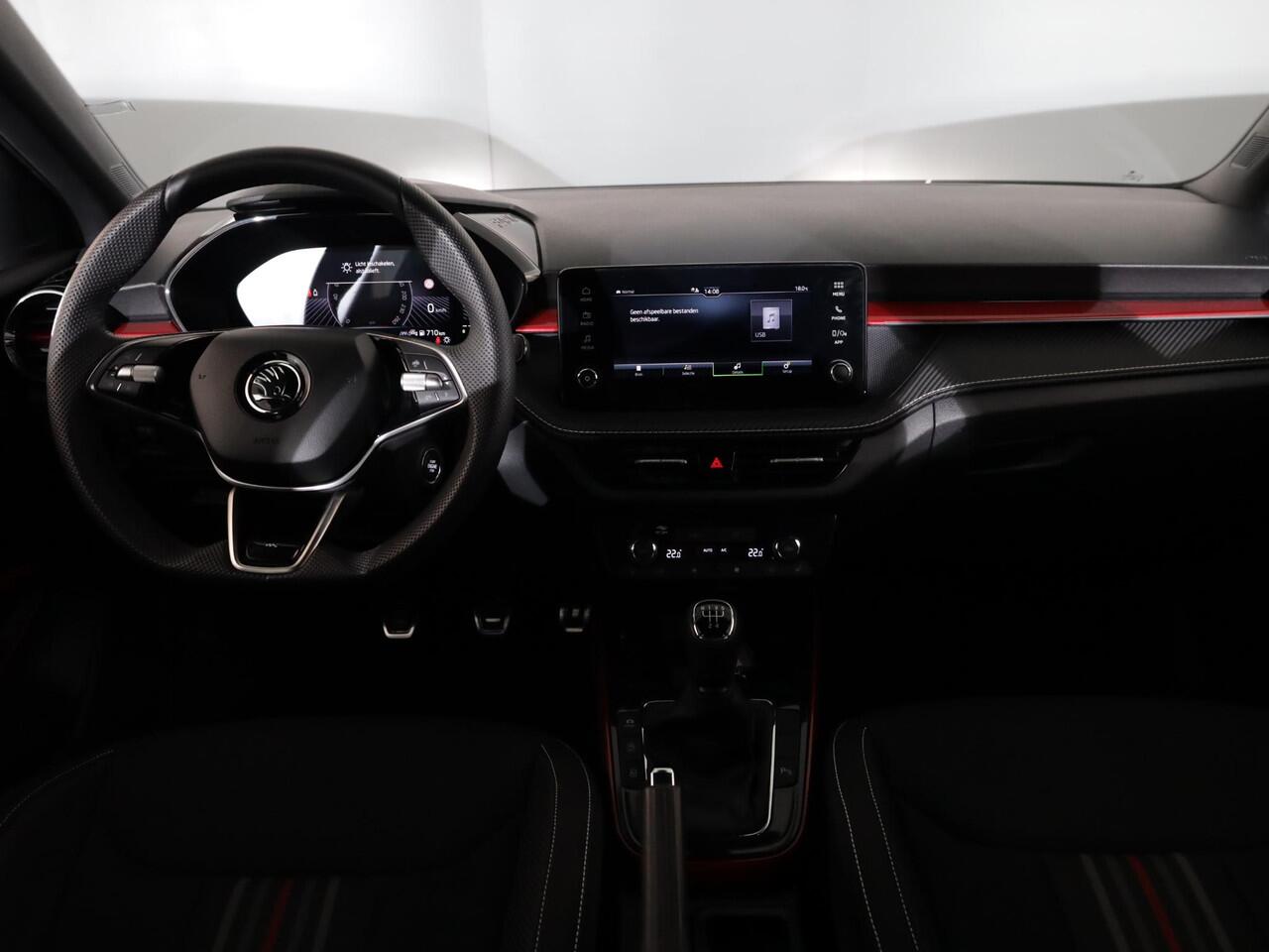 Skoda FABIA 1.0 TSI Monte Carlo 95 pk | Verlengde garantie | Navigatie via App | Parkeersensoren | Achteruitrijcamera | Stoelverwarming |