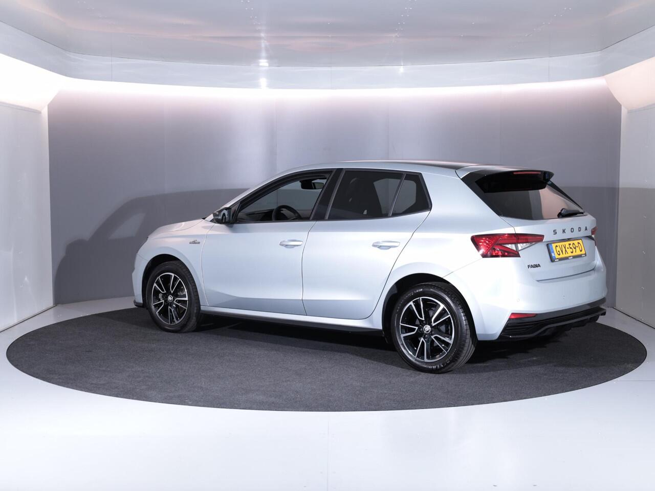 Skoda FABIA 1.0 TSI Monte Carlo 115 pk Automaat (DSG) | Panoramadak| Verlengde garantie | Navigatie via App | Parkeersensoren | Achteruitrijcamera | Stoelverwarming |