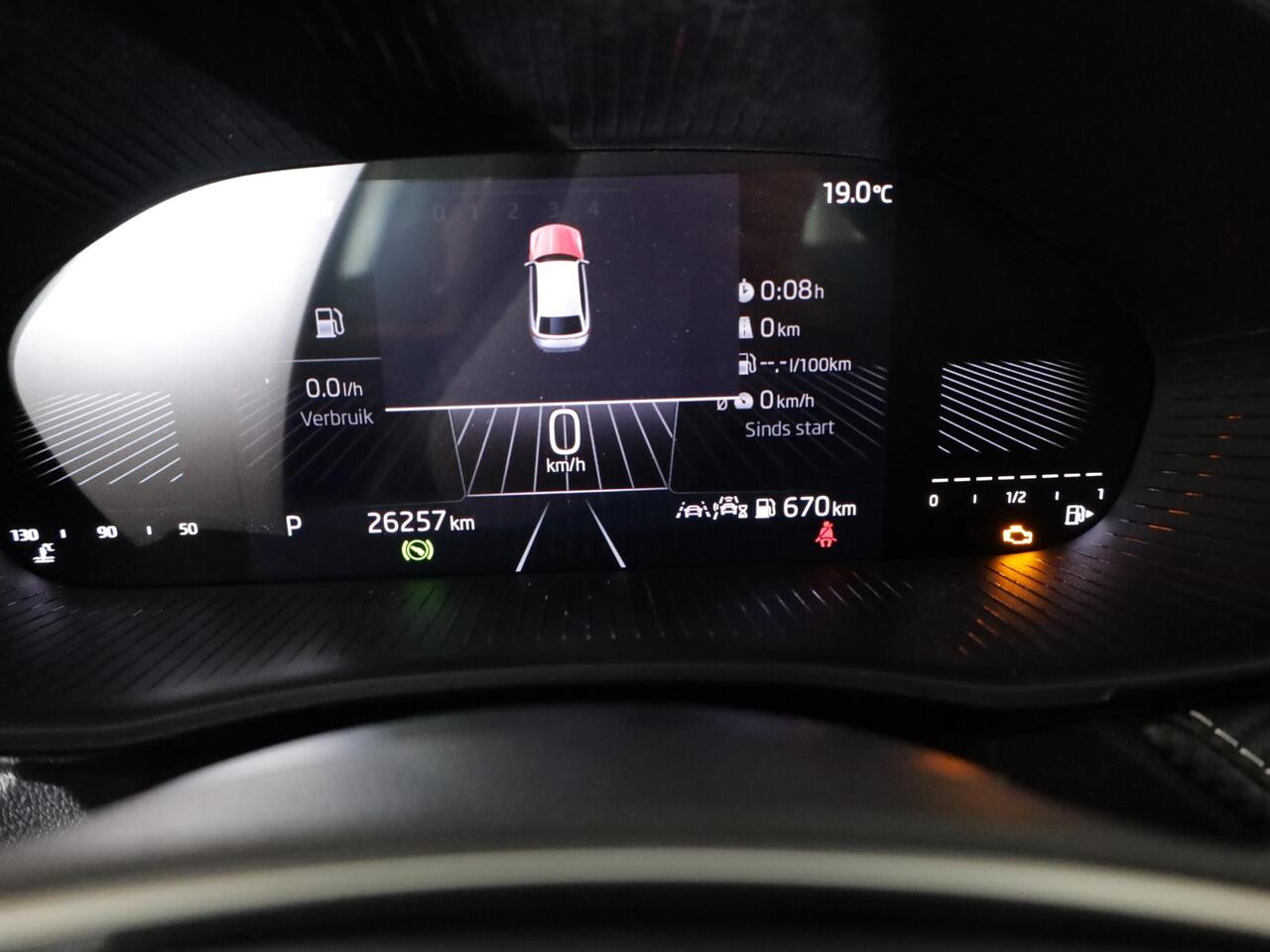 Skoda FABIA 1.0 TSI Monte Carlo 115 pk Automaat (DSG) | Panoramadak| Verlengde garantie | Navigatie via App | Parkeersensoren | Achteruitrijcamera | Stoelverwarming |